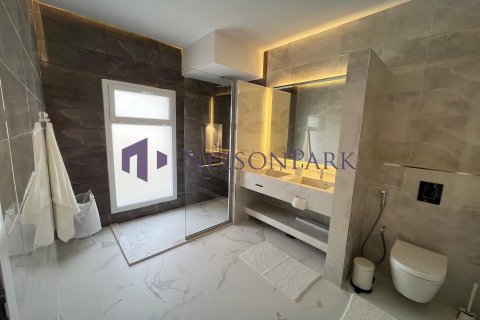 7 bedrooms Villa in Doha, Qatar No. 58100 13