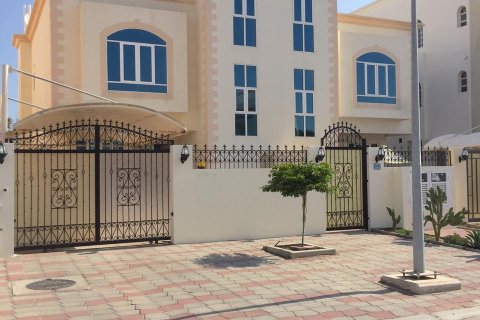 5 bedrooms Villa in Muscat, Oman No. 54537