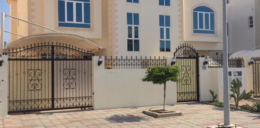 5 bedrooms Villa in Muscat, Oman No. 54537