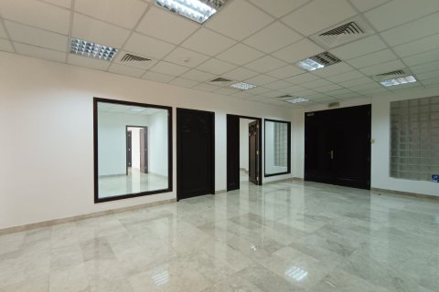 Commercial property de 300m² à Madinat as'Sultan Qaboos, Oman No. 54536 6