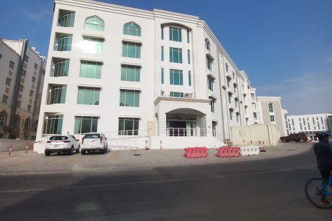 Commercial property de 300m² à Madinat as'Sultan Qaboos, Oman No. 54536