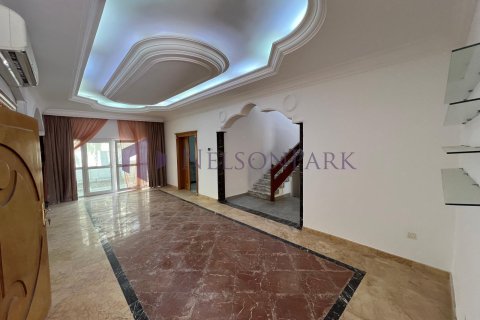Villa de 4 dormitorios en Doha, Qatar No. 57971 8