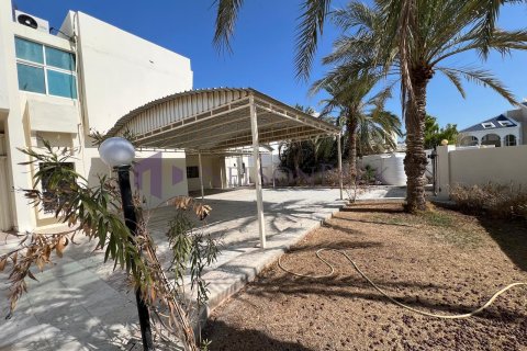 Villa de 4 dormitorios en Doha, Qatar No. 57971 3