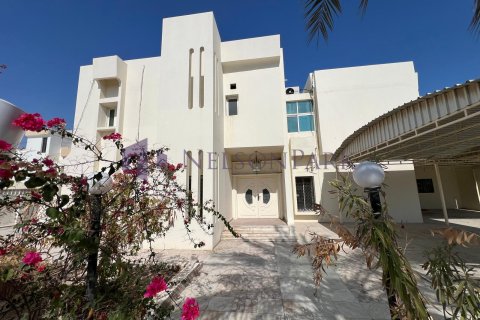 4 bedrooms Villa in Doha, Qatar No. 57971