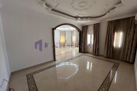 Villa de 4 dormitorios en Doha, Qatar No. 57971 14