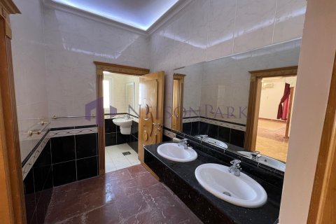 Villa de 4 dormitorios en Doha, Qatar No. 57971 7