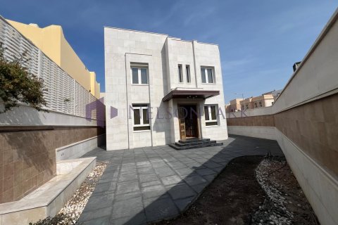 4 bedrooms Villa in Doha, Qatar No. 57981