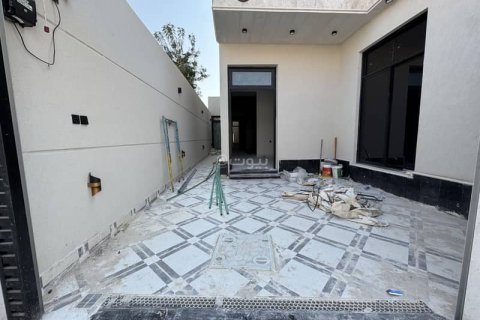 5 bedrooms Villa in Riyadh, Saudi Arabia No. 60177 13