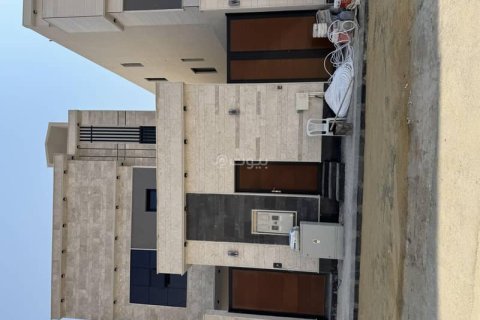 5 bedrooms Villa in Riyadh, Saudi Arabia No. 60177 22