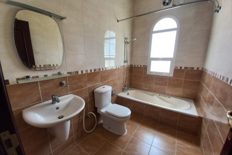 4 bedrooms Villa in Al Qurm, Oman No. 54713 3