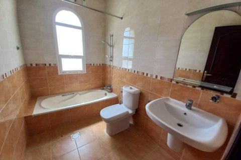 4 bedrooms Villa in Al Qurm, Oman No. 54713 5