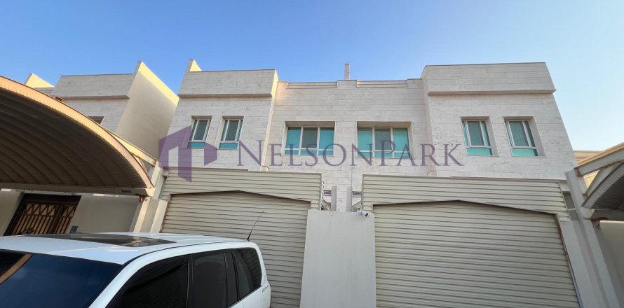 7 bedrooms Villa in Umm Salal Mohammed, Qatar No. 58268