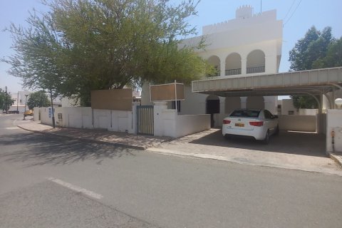 4 bedrooms Villa in Al Qurm, Oman No. 54556
