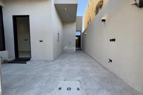 Villa de 5 dormitorios en Riyadh, Saudi Arabia No. 60692 5