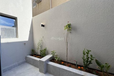 Villa de 5 dormitorios en Riyadh, Saudi Arabia No. 60692 12