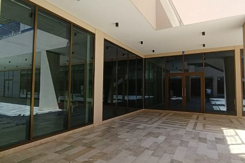 53.5m² Commercial property in Muscat, Oman No. 60681 4