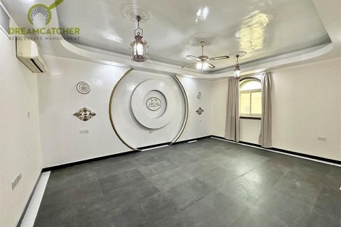 Villa de 10 dormitorios en Seih Al Uraibi, UAE No. 22393 19