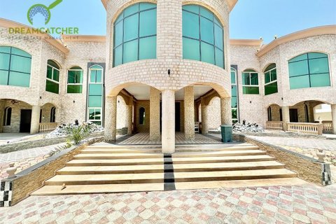 Villa de 10 dormitorios en Seih Al Uraibi, UAE No. 22392