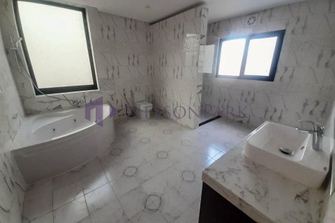 Villa de 5 dormitorios en Al Khor, Qatar No. 56590 12