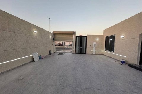 6 bedrooms Villa in Khobar, Saudi Arabia No. 59938 5