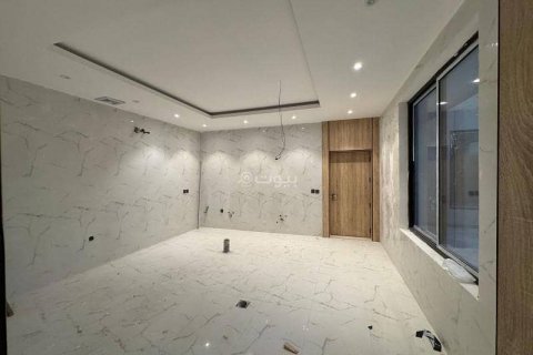 6 bedrooms Villa in Khobar, Saudi Arabia No. 59938 18