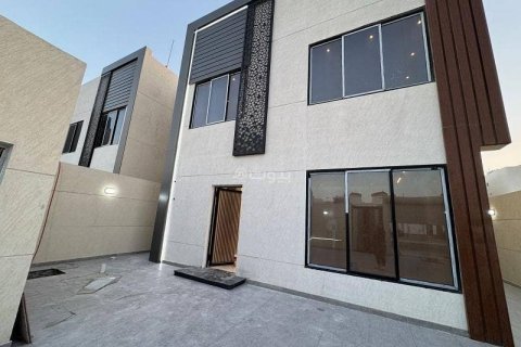 6 bedrooms Villa in Khobar, Saudi Arabia No. 59938 3
