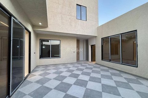 6 bedrooms Villa in Khobar, Saudi Arabia No. 59938 12
