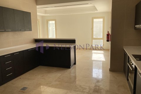 4 bedrooms Villa in Doha, Qatar No. 58280 19