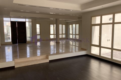4 bedrooms Villa in Doha, Qatar No. 58280 22