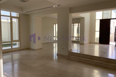 4 bedrooms Villa in Doha, Qatar No. 58280 7