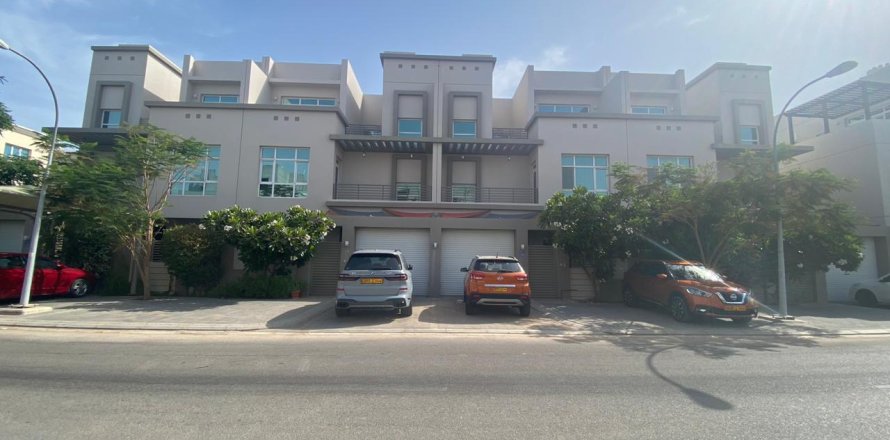 5 bedrooms Villa in Muscat, Oman No. 54409