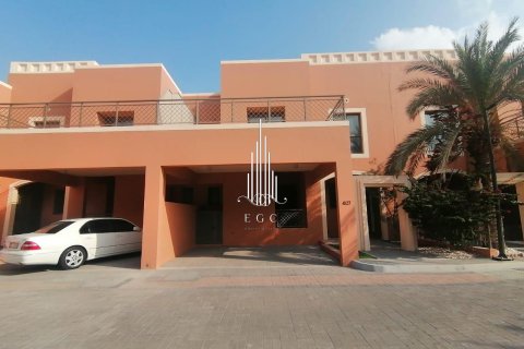 Villa de 4 chambres à Abu Dhabi Gate City, UAE No. 49678