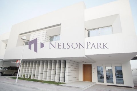 5 bedrooms Villa in Doha, Qatar No. 57625