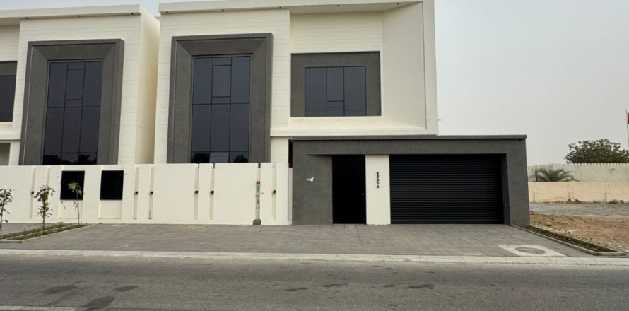 6 bedrooms Villa in As Sib, Oman No. 54745
