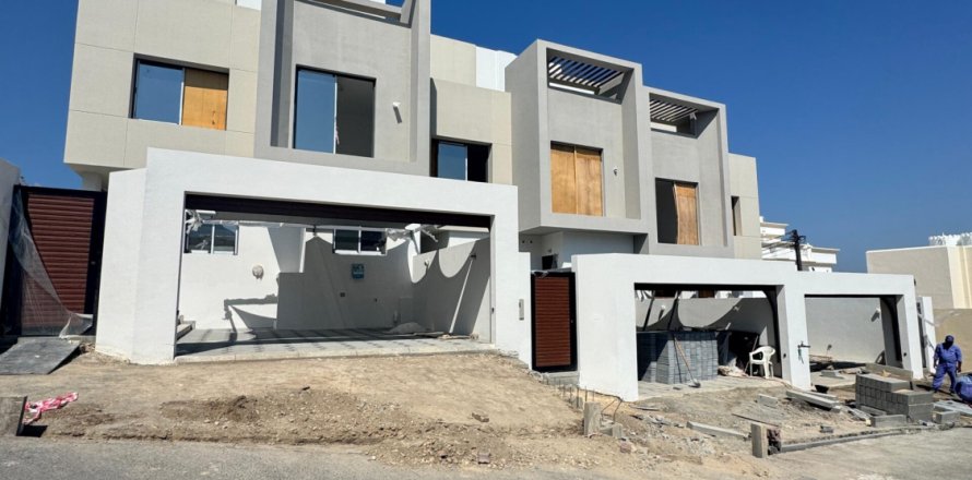Villa Jumelée de 5 chambres à Muscat, Oman No. 54772