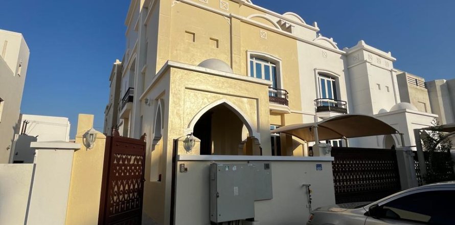 Villa Gemela de 5 dormitorios en Muscat, Oman No. 54773