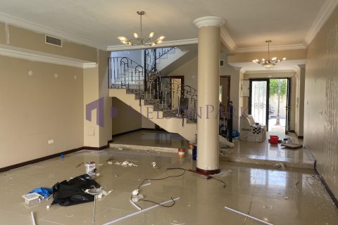 Villa de 4 chambres à Doha, Qatar No. 58217 11
