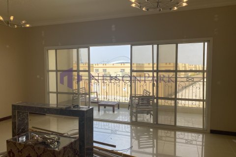 Villa de 4 chambres à Doha, Qatar No. 58217 8