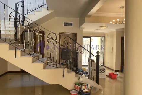 Villa de 4 chambres à Doha, Qatar No. 58217 3