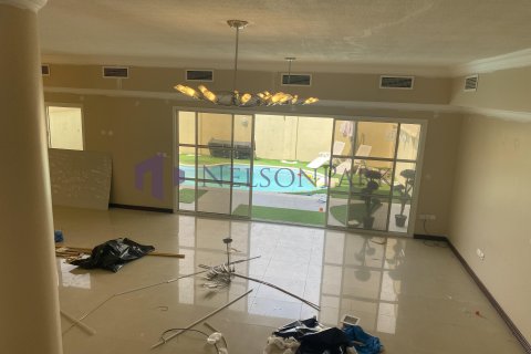Villa de 4 chambres à Doha, Qatar No. 58217 9