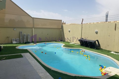 Villa de 4 chambres à Doha, Qatar No. 58217 10