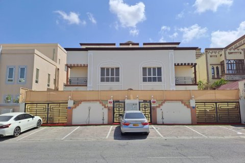 6 bedrooms Villa in Muscat, Oman No. 54356
