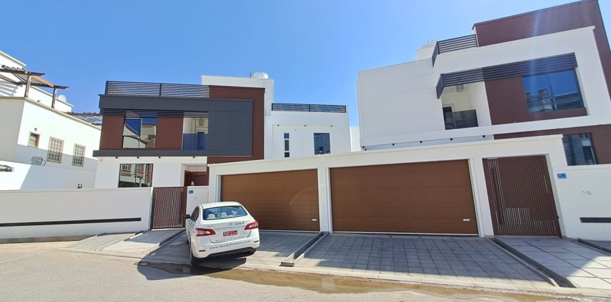 Villa de 6 chambres à Muscat, Oman No. 54357