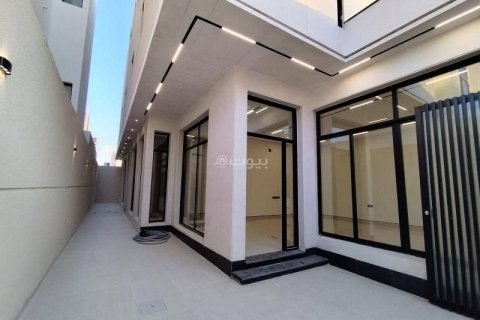 Villa de 5 dormitorios en Riyadh, Saudi Arabia No. 60315 3