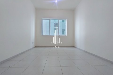 Appartement de 3 chambres à Al Khalidiya, UAE No. 52084 6