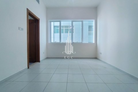 Appartement de 3 chambres à Al Khalidiya, UAE No. 52084 4