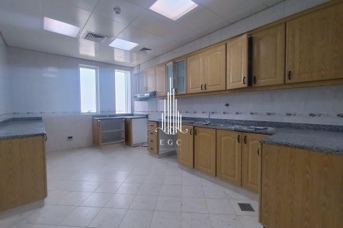 Appartement de 3 chambres à Al Khalidiya, UAE No. 52084 8