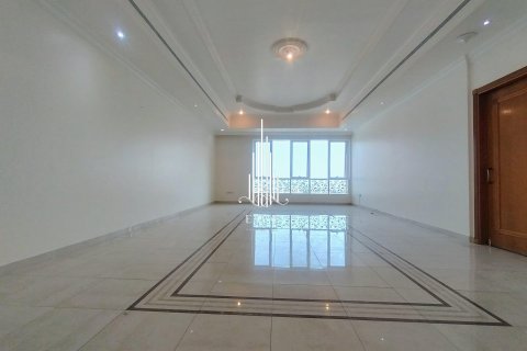 Appartement de 3 chambres à Al Khalidiya, UAE No. 52084 3