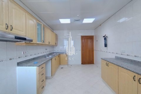 Appartement de 3 chambres à Al Khalidiya, UAE No. 52084 7