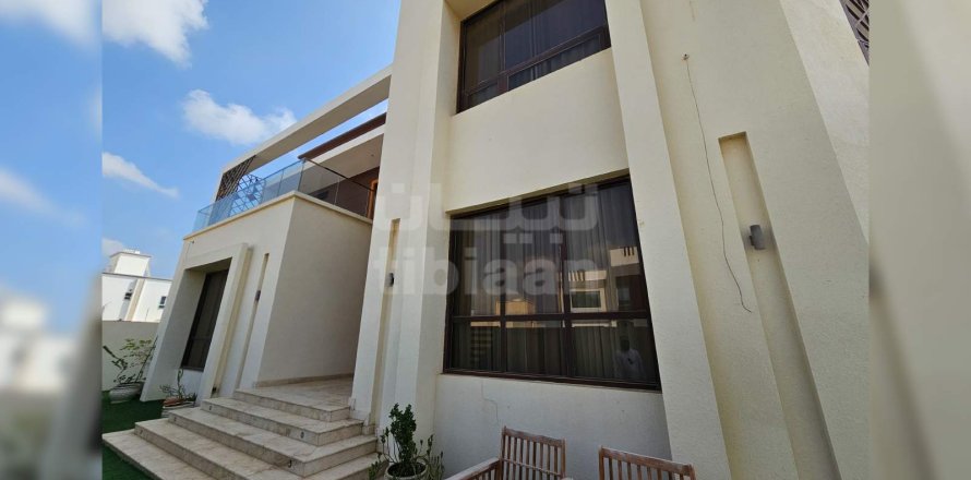 Villa de 5 dormitorios en As Sib, Oman No. 53597